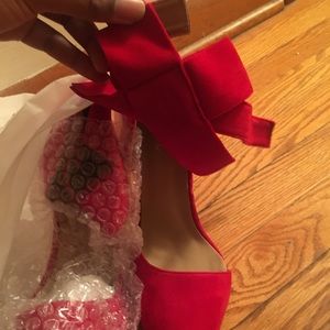 Bow stilettos pumps